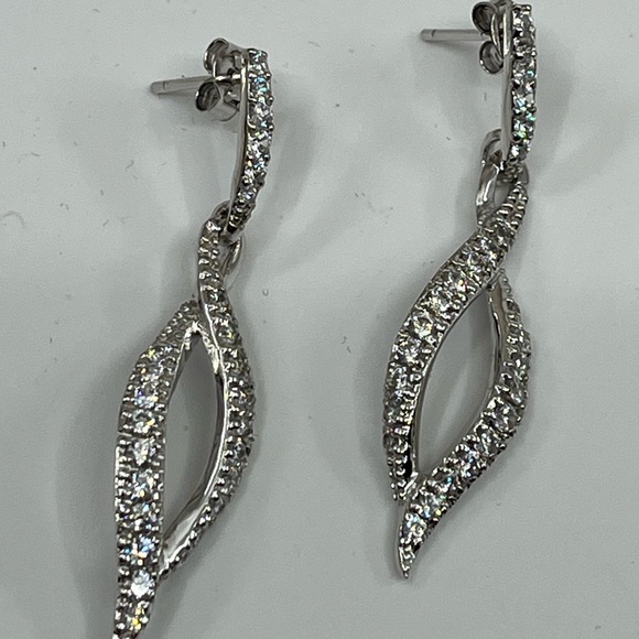 Elegant Vintage QVC Diamonique Earrings - Sterling Silver with Sparkling Stones - Picture 5 of 16